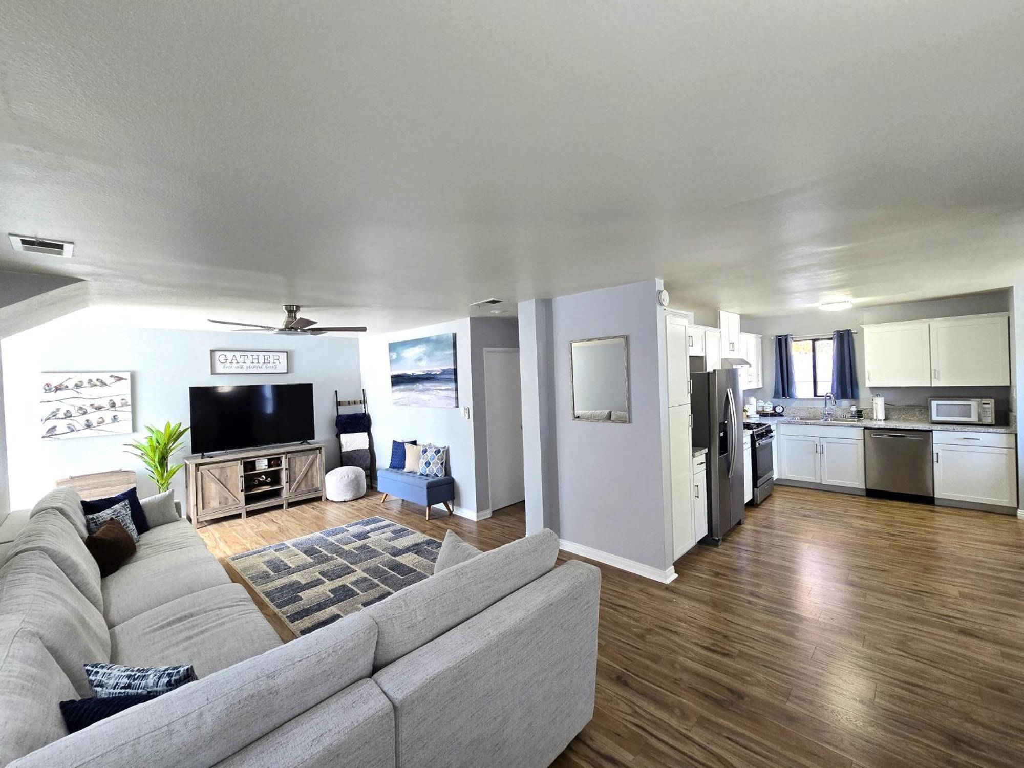 Fun-gameroom & Gazebo-centrally Located! Holiday home